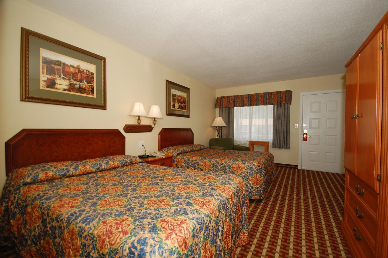 Millville Motorsports Inn And Suites Room photo