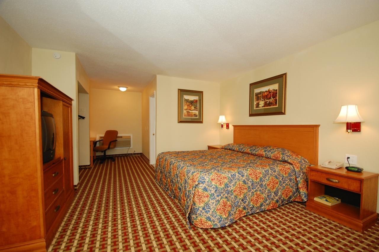 Millville Motorsports Inn And Suites Room photo
