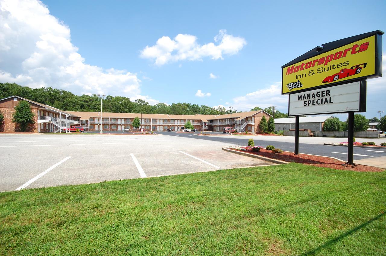 Millville Motorsports Inn And Suites Exterior photo